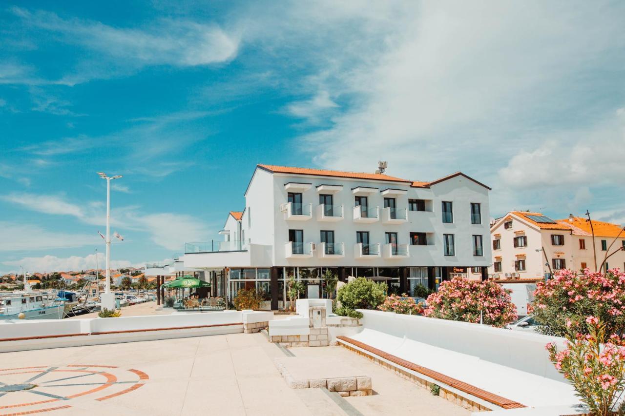 The Loza - Seaside Festival Hotel โนวาลยา ภายนอก รูปภาพ